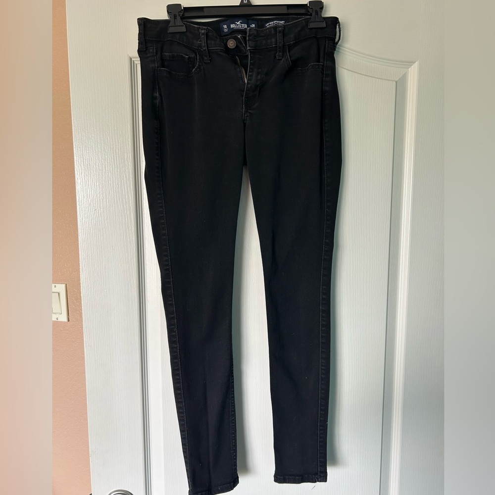 Low-rise super skinny black Hollister jeans